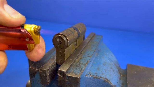 Locksmiths Won't Tell This Secret! How to Remove Broken Key From Lock смотреть онлайн