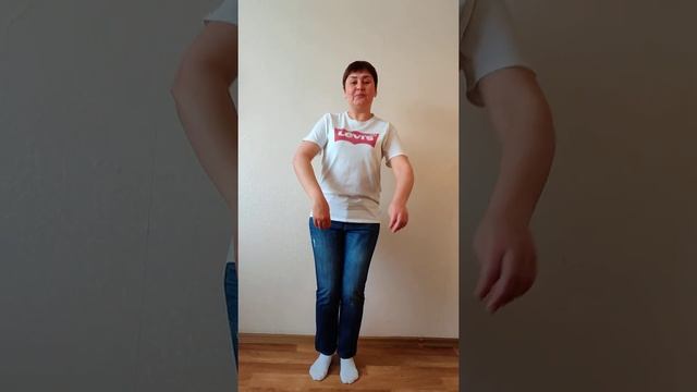 Легкий танец «Головами покиваем» для детишек с 1.5 лет смотреть онлайн