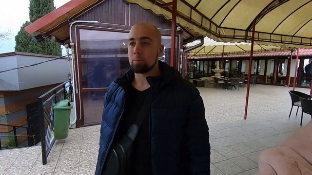 Ялта 2020. Поднимаемся по старой канатной дороге на холм Дарсан. +15 градусов зимой, люди купаются смотреть онлайн