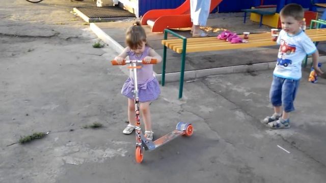 Кіра хлопчик самокат смотреть онлайн