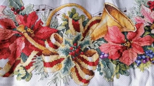 #2022-1 финиш Holiday Harmony tree skirt Dimensions и немного текущего