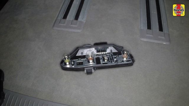 How to Replace the tail light bulbs on the VW Transporter 2006 to 2013 смотреть онлайн