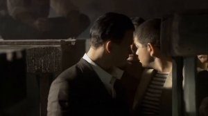 Мишка Япончик заходит в хату