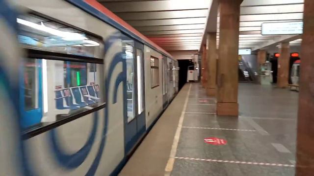 ПОЕЗДА 81-765/766/767 И 81-765/766/767.3 МОСКВА НА СТАНЦИИ НОВОЯСЕНЕВСКАЯ смотреть онлайн