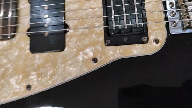 (SOLD) 2012 Fender Modern Player Marauder Black w/GIGBAG смотреть онлайн