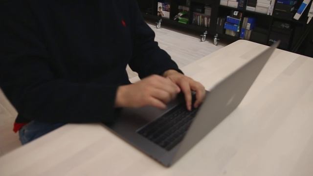 MacBook Pro With Touchbar 2016 مراجعة جهاز