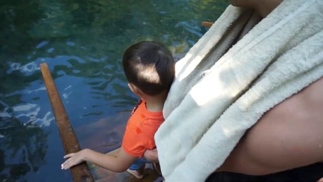 МИСТЕР МАКСИМ и РОМА на голубом озере ВОДА 4 ГРАДУСА смотреть онлайн