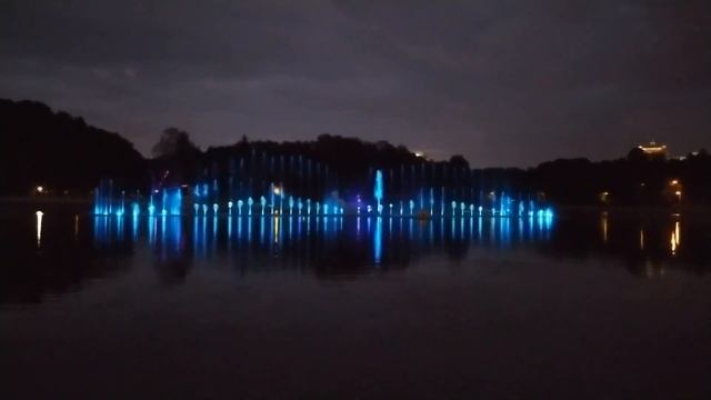 Светомузыкальный фонтан в центре Минска смотреть онлайн