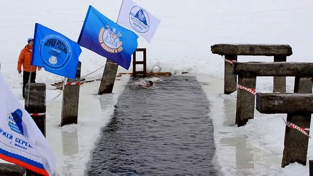 Открытый чемпионат по зимнему плаванию на кубок Котовских моржей 21 февраля 2015 смотреть онлайн