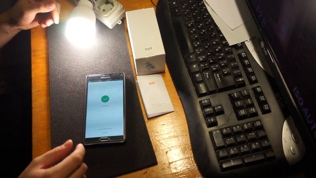 Обзор Xiaomi Yeelight E27 Smart LED Bulb смотреть онлайн