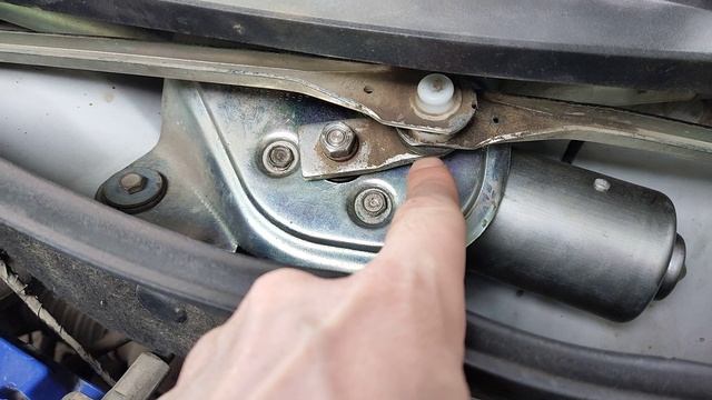 Как регулировать трапецию стеклоочистителя Калина Кросс.