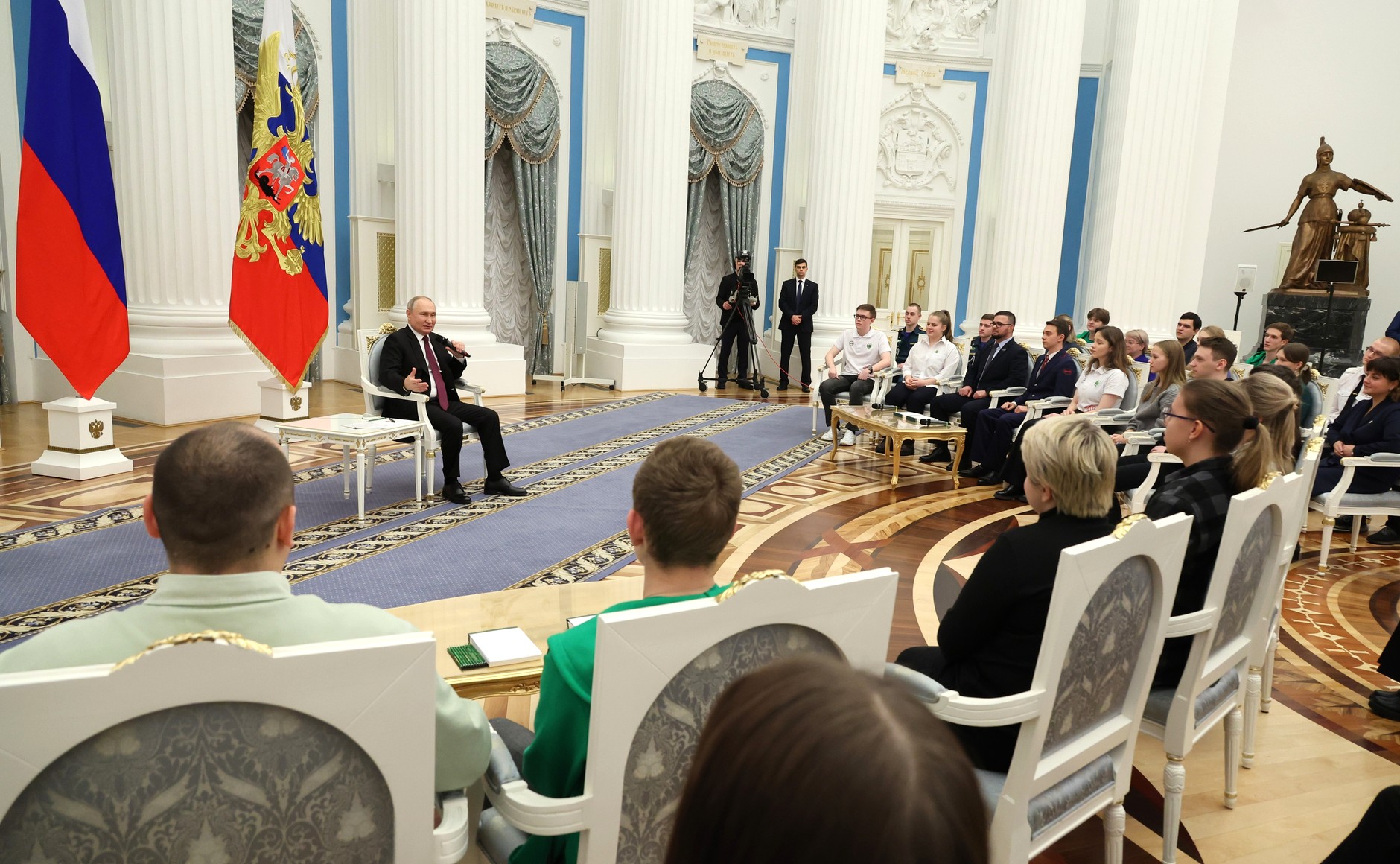 Путин провёл встречу с победителями и наставниками Всероссийского чемпионата «Профессионалы» смотреть онлайн