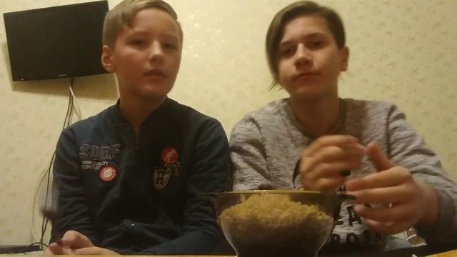 ДОШИК ЗА 400 рублей.....НЕВОЗМОЖНО ЕСТЬ......(ОБзор Лапши быстрого приготовления).