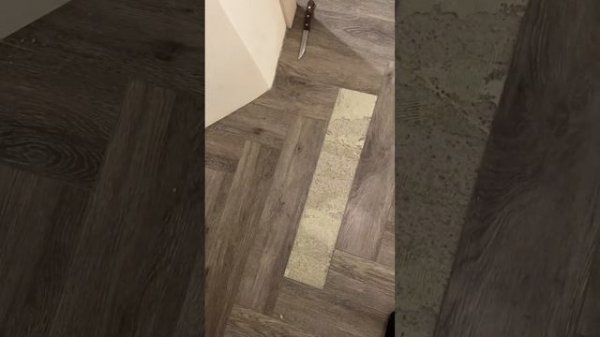 Меняем поврежденный Кварцвинил (клеевой) #Alpinefloor # Кварцвинил #ёлка