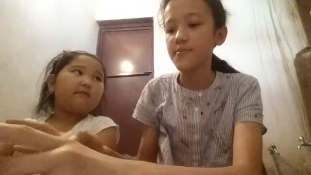Как сделать лизуна без тетрабата И КЛЕЯ //ЛИЗУН БЕЗ КЛЕЯ😊 смотреть онлайн
