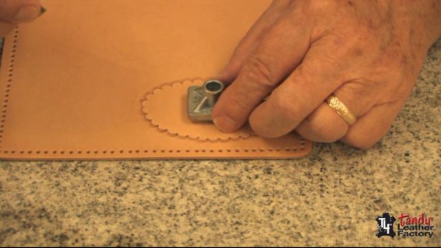 How To Use 3D And Alphabet Stamps On Leather смотреть онлайн