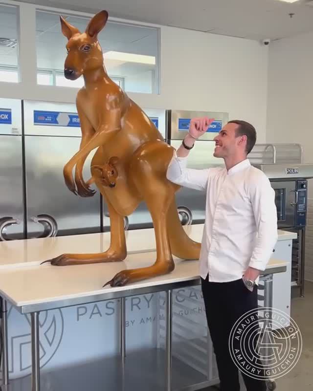 (4) Chocolate Kangaroo! (@AmauryGuichonChef)