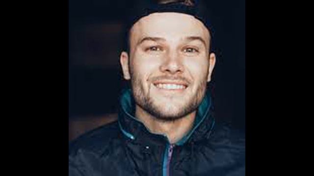 Макс Корж - ГОРЫ ПО КОЛЕНО смотреть онлайн
