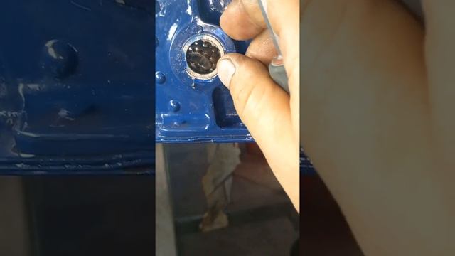 Замена двухрядных подшипников узла навески элерона... Самолёт Л-39. смотреть онлайн