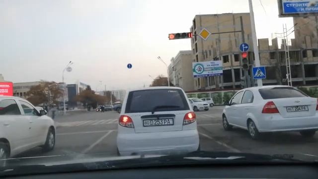 Город Бухара. Улицы Бухары. Новый торговый центр. Buxoro Savdo Majmuasi.