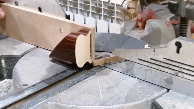 Работа на торцовке, тонкости работы, пилим без косяков. смотреть онлайн