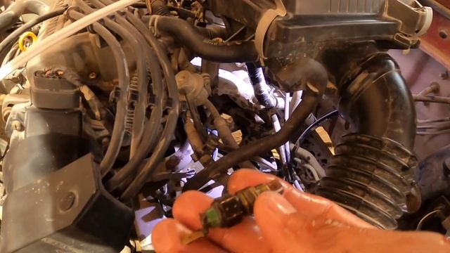 ? Como cambiar bulbo de temperatura Tsuru 3 | Cambiar bulbo de temperatura Nissan Tsuru | El Vielza смотреть онлайн