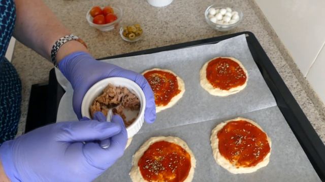 Мини - пиццы на творожном тесте! Рецепт для ленивого завтрака! смотреть онлайн