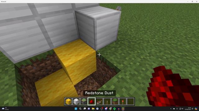 How To Make 2x1 Flush Piston Door In Minecraft - Bedrock & Java смотреть онлайн