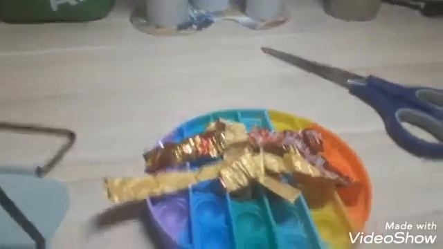 Повар готовит пиццу поп‐ит?? смотреть онлайн