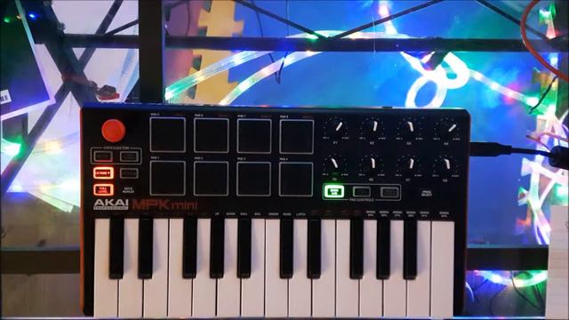 Akai Professional MPK Mini Mk2 ± Live Loop # 62 ± DVRS
