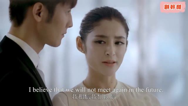 心機女故意穿深V短裙勾引霸總，哪料霸總看都不看她一眼，卻對闖進來躲雨的灰姑娘一見鍾情！#chinesedrama #都市 #愛情 #爽文 #追妻火葬場 смотреть онлайн