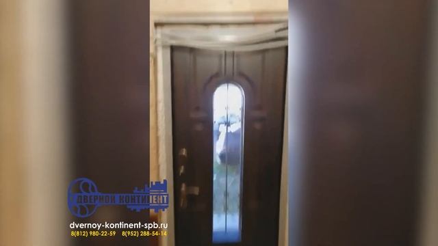 Установка уличной двери с ковкой и стеклопакетом Дверной Континент Лион Темный Орех в Сестрорецке смотреть онлайн