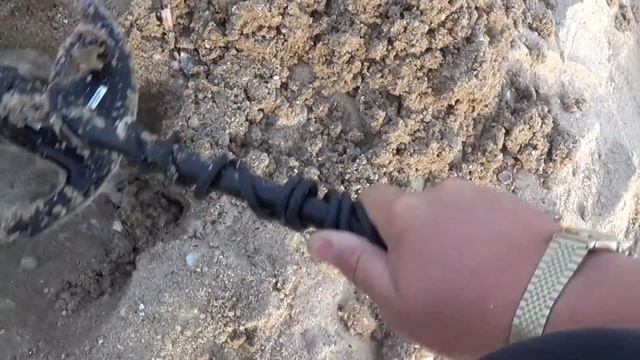 Поиск на морском пляже с Minelab Excalibur II.Пляжный поиск золота в Урзуфе. смотреть онлайн