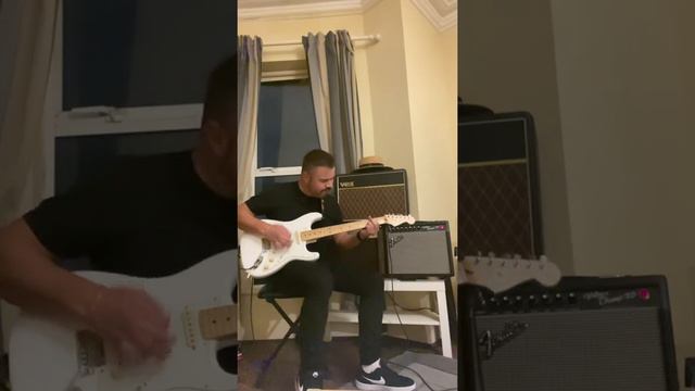 Vinicius Moll - Fender White Polar player series смотреть онлайн