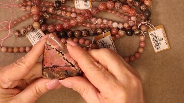 Кабошоны и бусины из родонита для украшений I Уральские камни смотреть онлайн