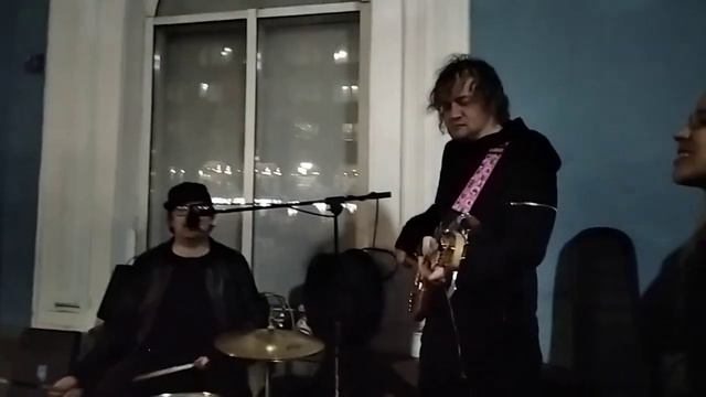УЛИЧНЫЕ МУЗЫКАНТЫ ПИТЕРА, гр.Шумные Соседи, 30.09.23. смотреть онлайн