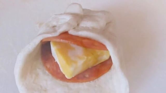 Вкусные булочки с салями и сыром. Мини пирожки:3 смотреть онлайн