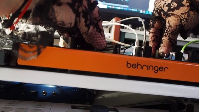 Demo_Behringer Crave