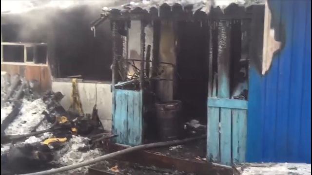 Появилось видео с места пожара в Октябрьском районе Новосибирска смотреть онлайн