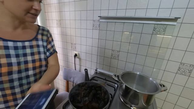 Влог.Готовим наивкуснейшие мидии и рапаны.09.08.18.Абхазия Сухум. смотреть онлайн
