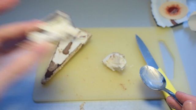 Kinder Bueno White Ice Cream Cone Review