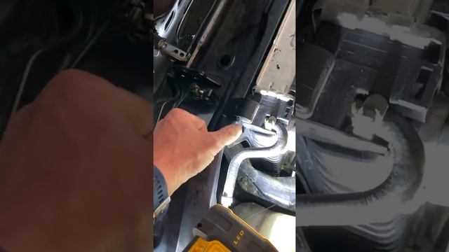 1990 E32 735i Radiator Replacement смотреть онлайн