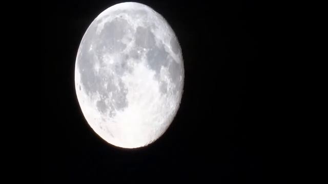 ВЕЛИКОЛЕПНАЯ СЪЕМКА ЛУНЫ смотреть онлайн