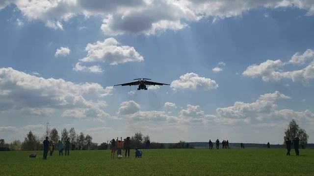 Посадка Ил-76 смотреть онлайн