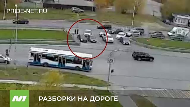 РАЗБОРКИ НА ДВОРЕ смотреть онлайн
