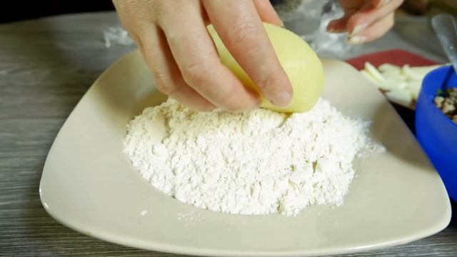 Картофельные шарики ВО ФРИТЮРЕ с фаршем и сыром. смотреть онлайн