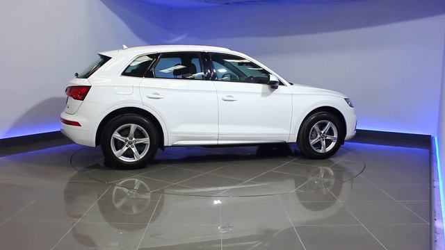 Audi Q5 2.0 TDI 40 Sport S Tronic quattro (s/s) 5dr Video смотреть онлайн