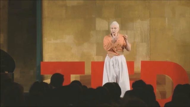 Who are our rulers -- and what can we do? | Vivienne Westwood | TEDxAmRing смотреть онлайн