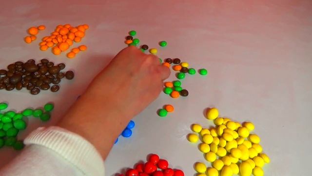 Изучаем цвета для детей Учим цвета радуги Конфеточка Сладкие конфеты ммдемс смотреть онлайн