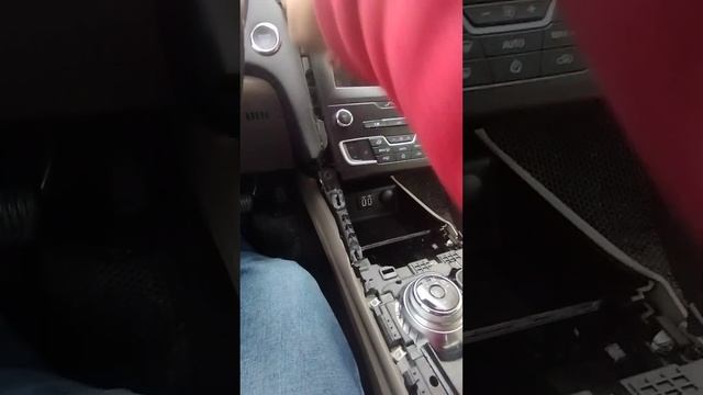 Ford Fusion 2019 SEL снятие кнопки ручника (стояночного тормоза), селектора КПП и подстаканников смотреть онлайн